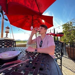 Meet your Posher, Derek